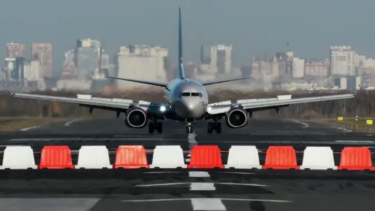 Больше тысячи пассажиров ожидают вылета в аэропортах Сибири