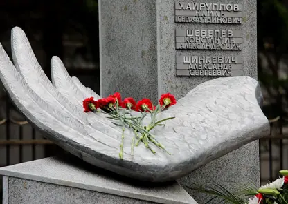В Томске почтили память погибших в 1997 году курсантов училища связи