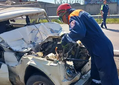 В Красноярском крае у водителя «Нивы» случился сердечный приступ за рулем: он врезался в спецавто и погиб