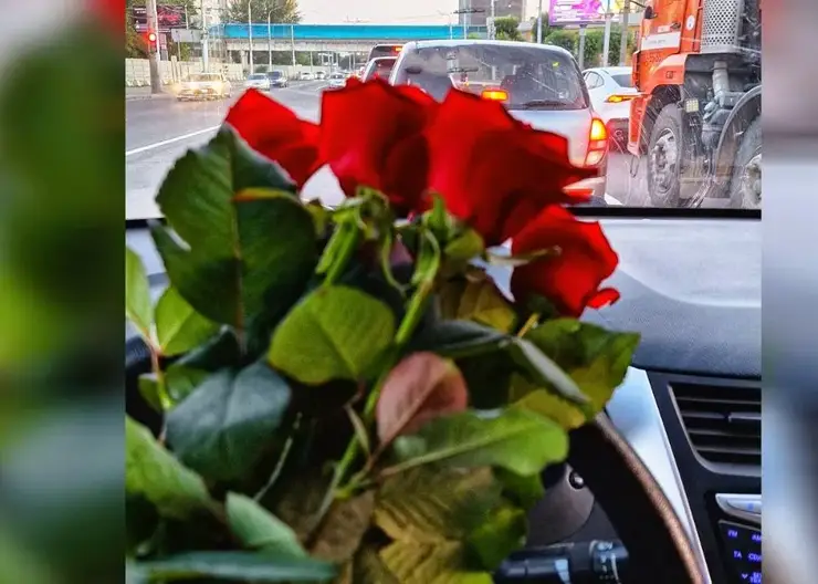 К 1 сентября россияне готовы потратить на учителей в среднем 2,3 тысячи рублей