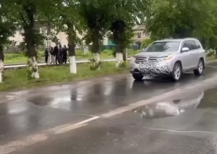 В Забайкалье водитель-бесправник на внедорожнике насмерть сбил маленького мальчика