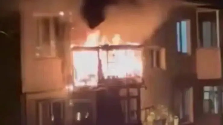 Дети запустили фейерверк в чужой балкон во Владивостоке. Квартира сгорела