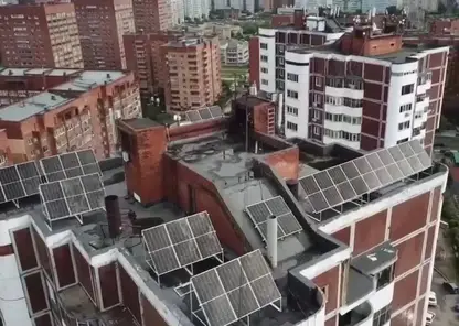 В Красноярске впервые установили лифт на солнечных батареях