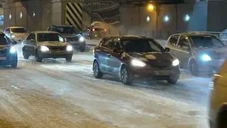 Красноярск парализовали утренние пробки из-за снегопада