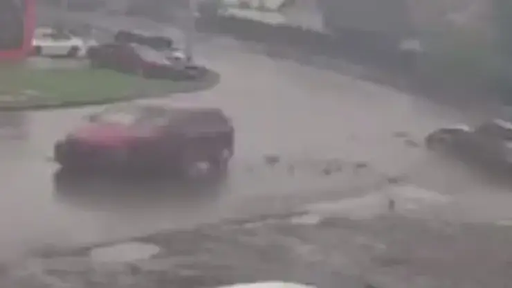 Пьяная мать разрешила 15-летней дочери сесть за руль в Красноярске: девочка попала в ДТП