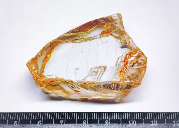 Крупнейший за последние 10 лет алмаз добыли в Якутии
