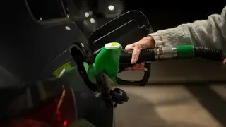 В Омской области распространили фейковое видео с заявлением губернатора о нехватке топлива