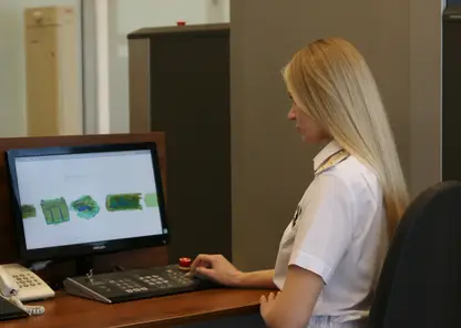 Красноярские таможенники задержали пассажира с незадекларированным миллионом рублей