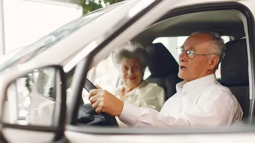 Юрист объяснил, почему для водителей старше 60 лет не ввели дополнительные ограничения