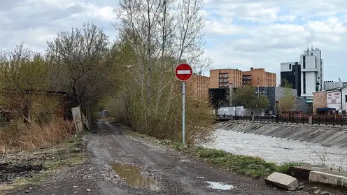 В Красноярске начали благоустраивать последний необустроенный участок набережной Качи