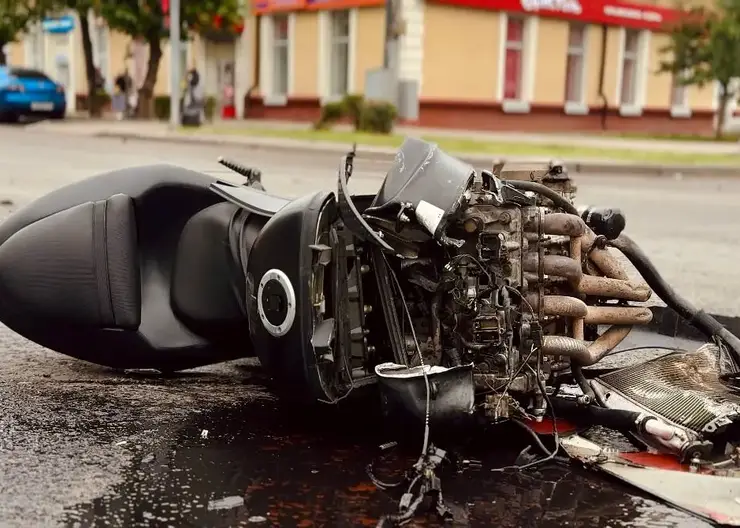 В Красноярске женщина за рулем авто не пропустила мотоцикл, водитель погиб