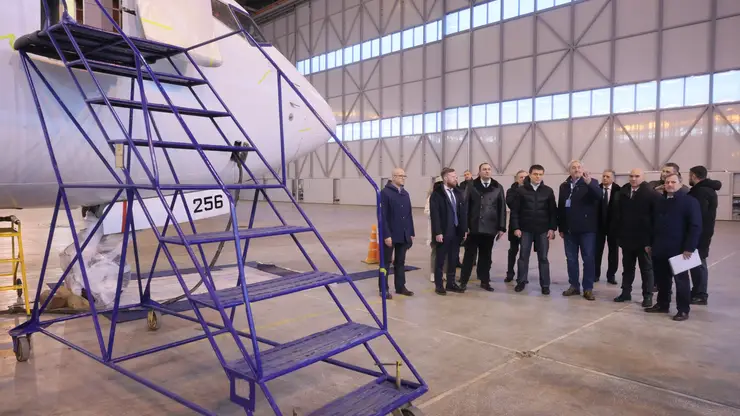Губернатор Котюков оценил готовность нового ангара аэропорта Красноярск к круглогодичной эксплуатации