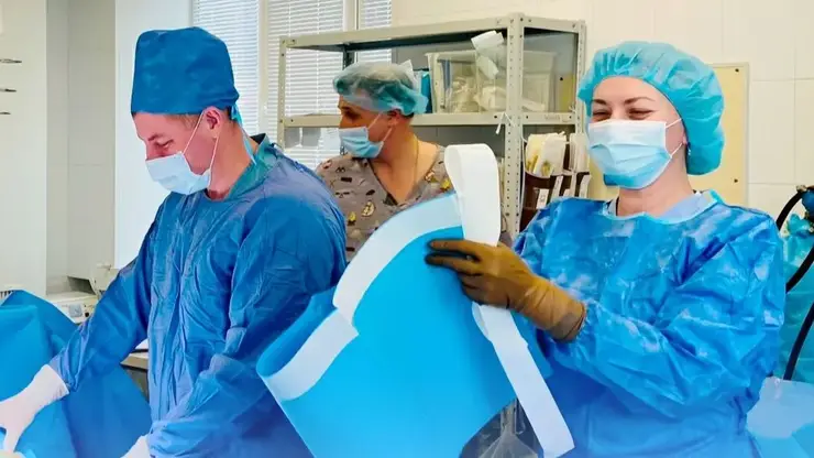 «Я увидел свою руку, висящую лишь на лоскуте кожи»: во Владивостоке экскаватор упал на рабочего и едва не оторвал ему конечность