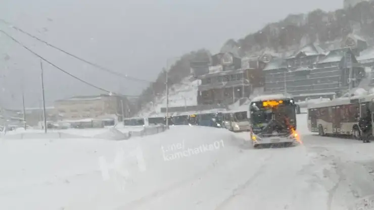 Камчатка парализована снежным циклоном: город утонул в сугробах
