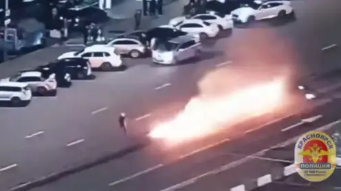 Житель Красноярска поджег дорогу в центре города: что произошло?