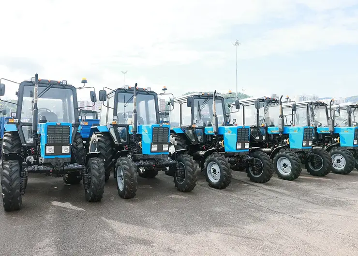 В Красноярском крае отправили партию спецтехники для благоустройства обеспечения пожарной безопасности в муниципалитетах