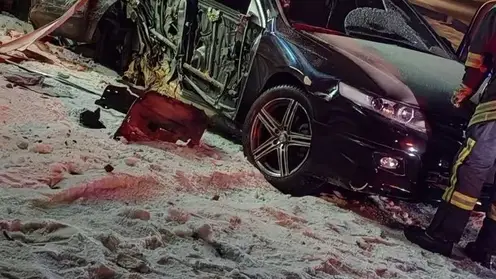 В Красноярске пьяный водитель врезался в здание, пытаясь скрыться от полиции