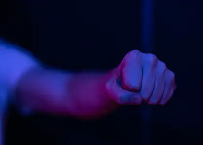 Четверо пьяных парней били и грабили прохожих в Красноярске. Их задержали