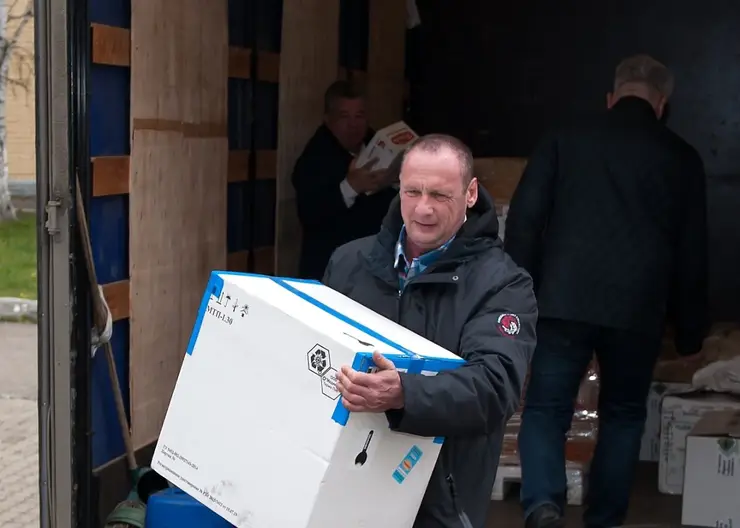 Красноярский депутат Вячеслав Дюков привез в Донбасс медикаменты