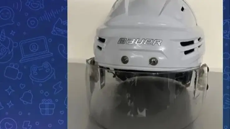 Фейковые фото и липовый трек-номер: петербуржец обманул жителя Шарыпово, продавая хоккейную каску