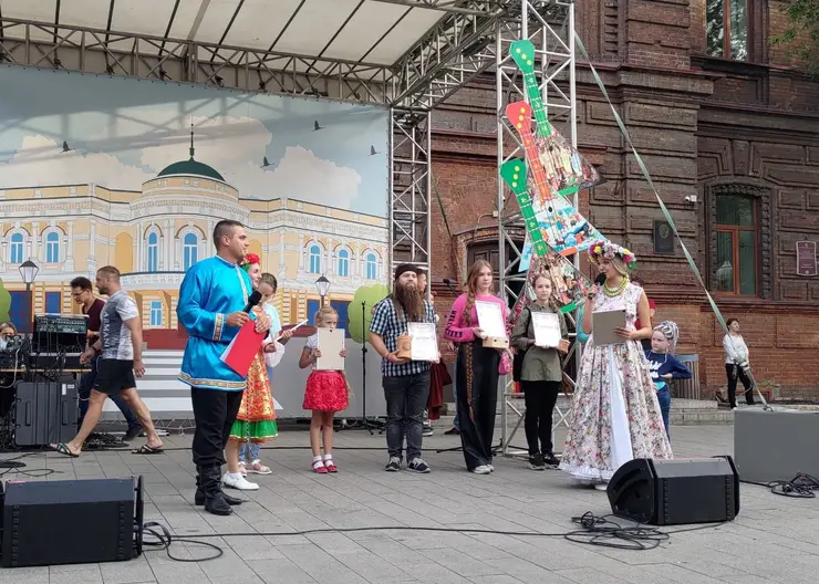 В Красноярске выбрали обладателей самой длинной бороды и косы