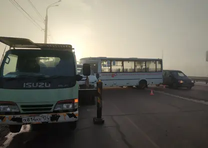 В Красноярске в ДТП пострадала пассажирка маршрутного автобуса