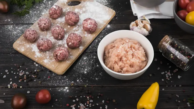 Красноярцам рассказали, как выбрать качественные полуфабрикаты из птицы