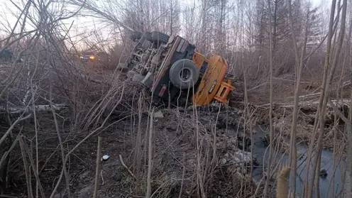 В Забайкалье водитель автокрана погиб в ДТП, пассажир госпитализирован