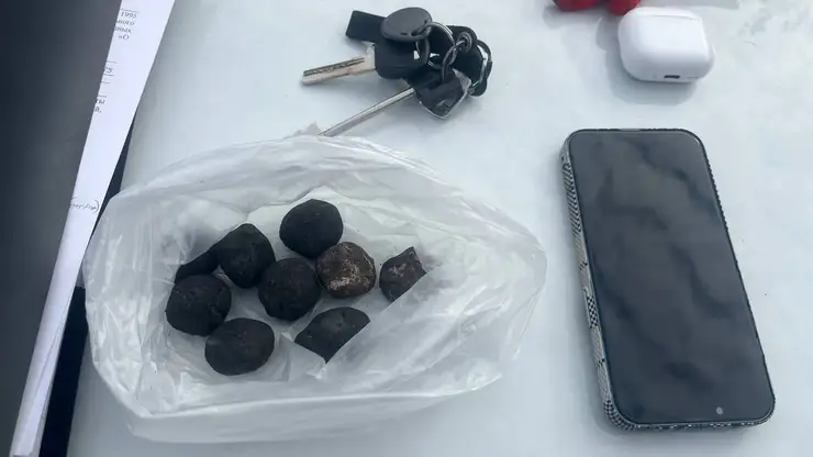 Двое красноярцев развозили по городу наркотики на самокатах