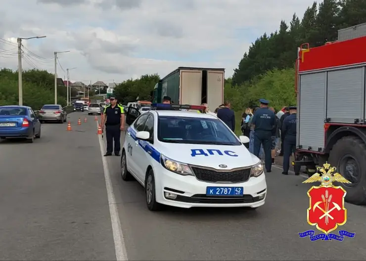 В Кемеровской области в ДТП с «КамАЗом» погибли пять человек