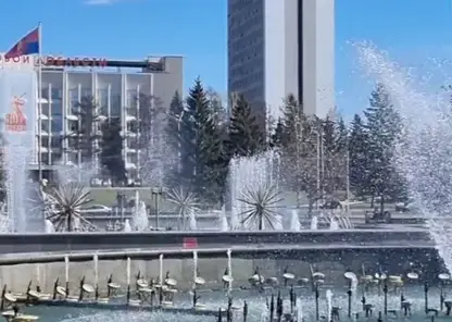 В Красноярске тестируют фонтан на Театральной площади