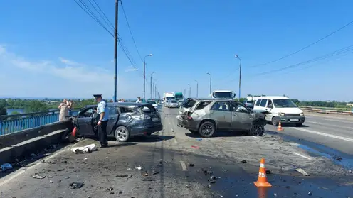 В Иркутске на Иннокентьевском мосту произошло смертельное ДТП