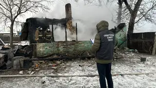 Пять человек погибли при пожаре в частном доме в Новосибирской области