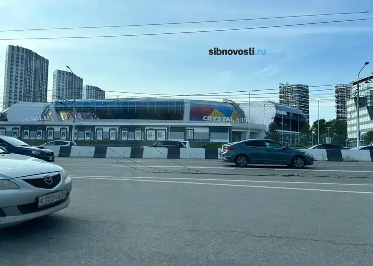 Провода оборвались у троллейбуса в Красноярске на левом берегу