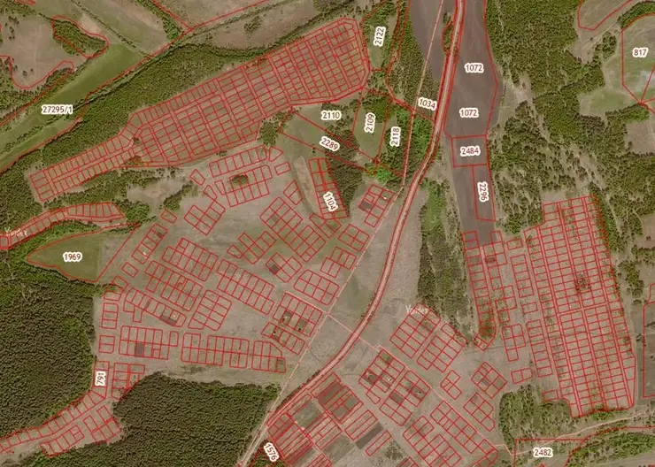 В Емельяновском районе Красноярского края людям выдали земли в поле без коммуникаций