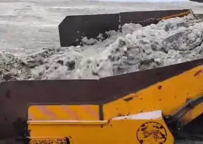 В Красноярске за первую неделю февраля с дорог убрали 17 тысяч кубометров снега