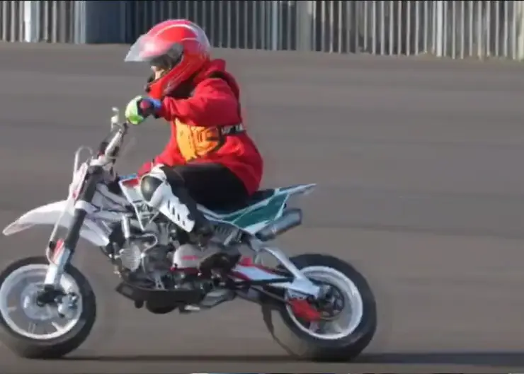 В Красноярске у мотоспортивной школы на стадионе «Сибирь» открыли тренировочную площадку и новую трассу