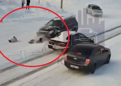 «Мамочка, мамочка»: в Красноярском крае женщина сбила двух 7-летних девочек