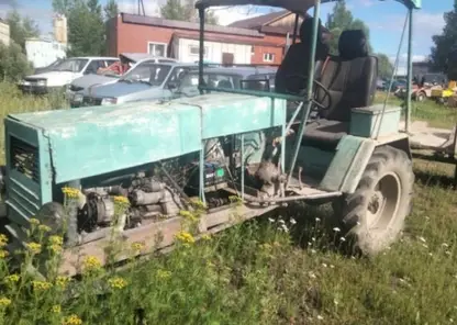 В Томской области полицейские задержали нетрезвого водителя на самодельном тракторе