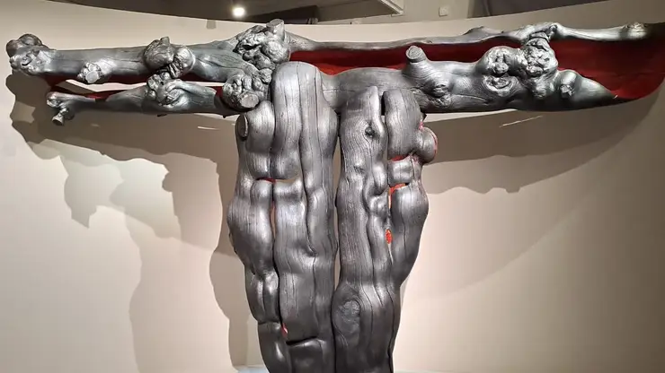 За гранью реальности: в Красноярске открылась выставка Даши Намдакова «Ясновидение»