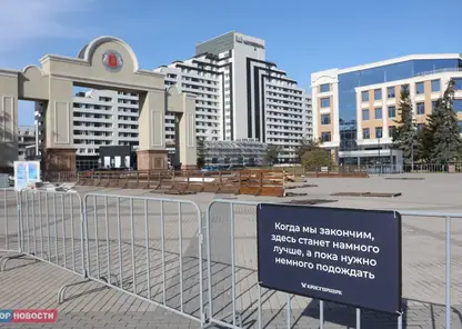 В Красноярске начали устанавливать каток на Стрелке: когда начнут заливать?