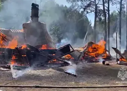 В Красноярском крае мужчина погиб при пожаре на базе отдыха