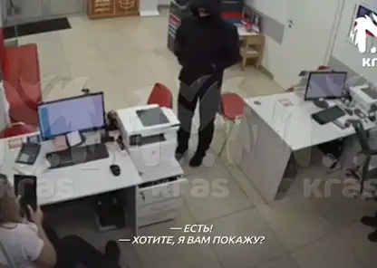 Мужчина с ножом пытался ограбить банк в Красноярске, ему сказали, что денег нет и он ушел