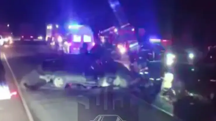 Лобовое столкновение ВАЗ и Toyota произошло на трассе Красноярск-Канск: есть пострадавшие