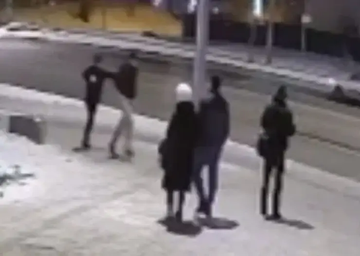 Красноярец получил срок за стрельбу на остановке, пытаясь отпугнуть ухажеров от знакомой