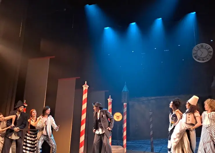 Столкновение темпераментов: в Красноярске прошла премьера спектакля «Кьоджинские перепалки»