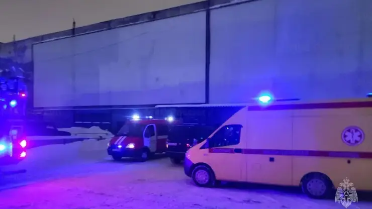 Крыша и стена обрушились на новосибирском заводе из-за взрыва