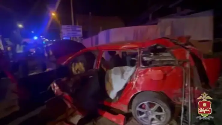 Ночное ДТП в Абакане: водитель и пассажир получили травмы, одна женщина погибла