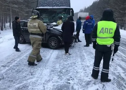 В Нижнеингашском районе в аварии с автобусом погибли два человека