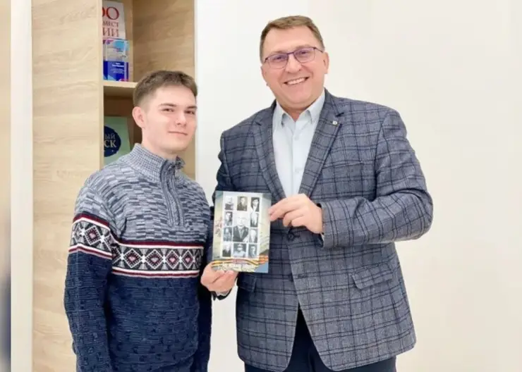 Омский студент написал книгу, чтобы помочь другим восстановить военную историю семьи